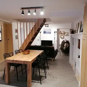  Hébergement de vacances Maison De Bourg 6 Personnes